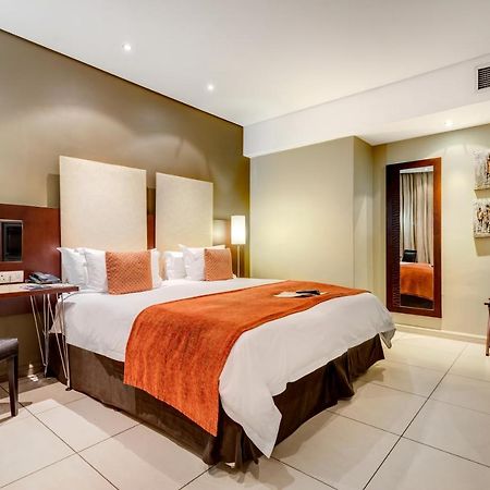 קמפטון פארק Protea Hotel By Marriott Transit O.R. Tambo Airport מראה חיצוני תמונה