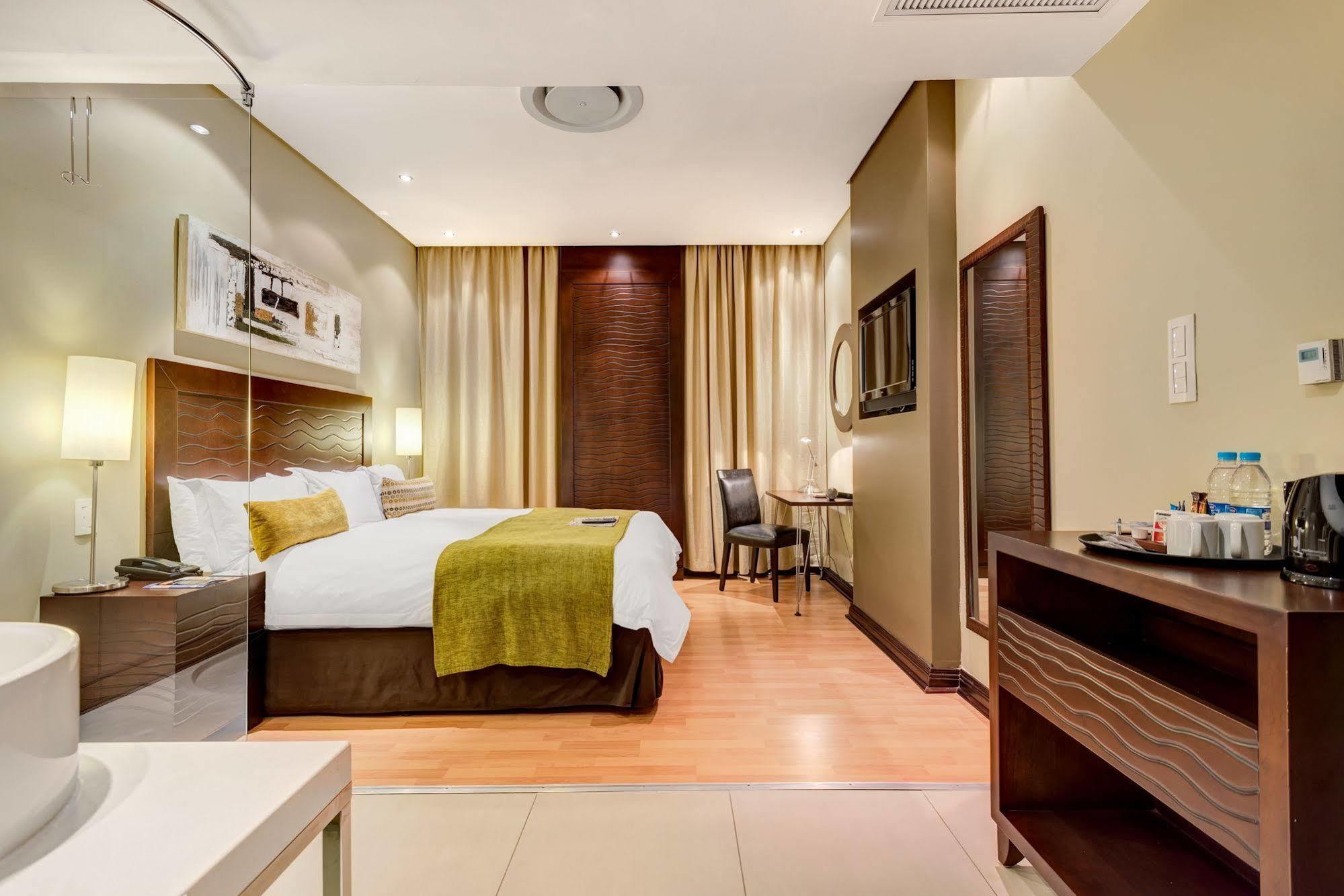 קמפטון פארק Protea Hotel By Marriott Transit O.R. Tambo Airport מראה חיצוני תמונה