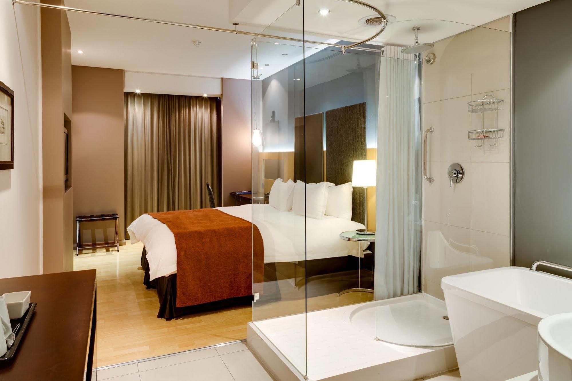 קמפטון פארק Protea Hotel By Marriott Transit O.R. Tambo Airport מראה חיצוני תמונה