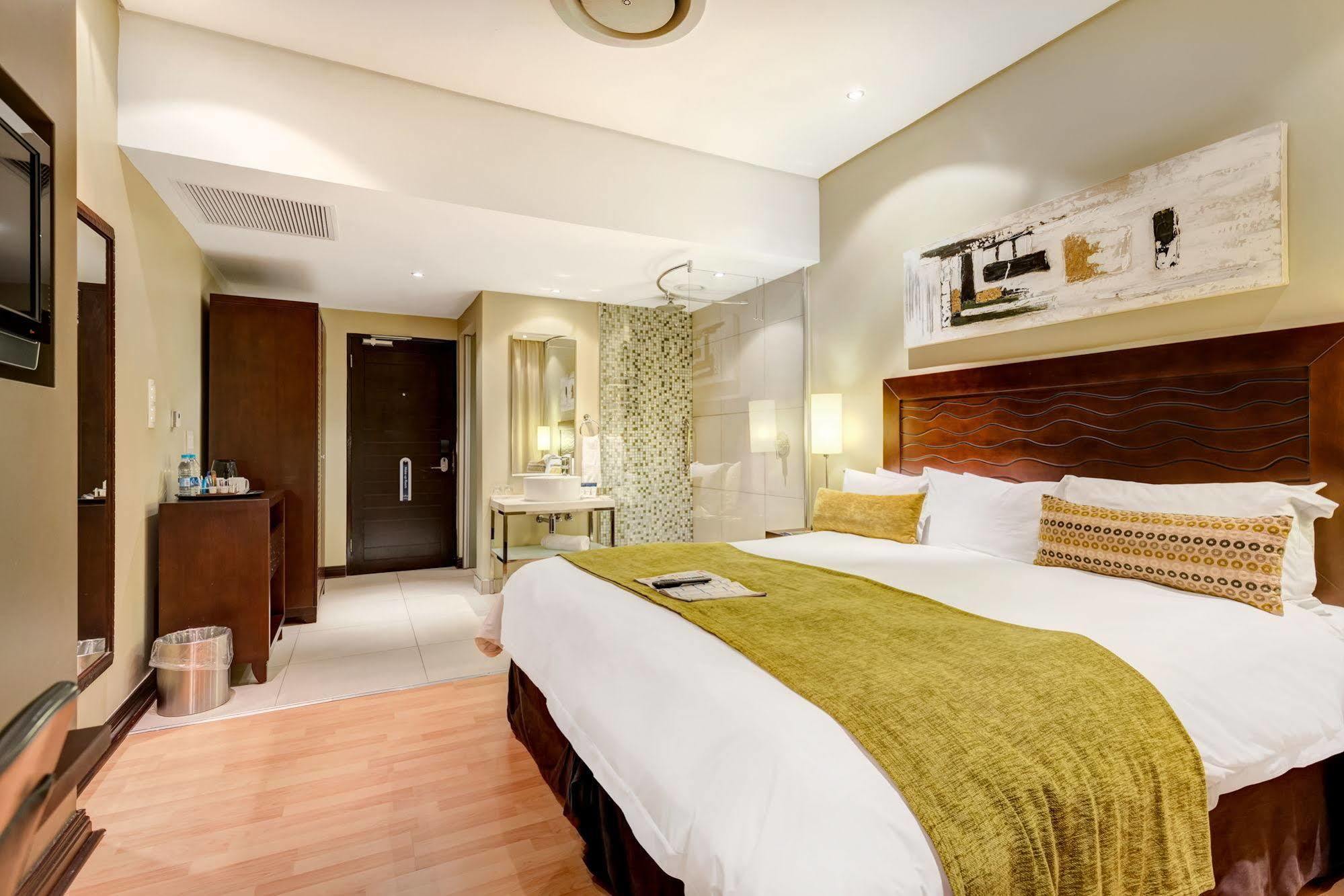 קמפטון פארק Protea Hotel By Marriott Transit O.R. Tambo Airport מראה חיצוני תמונה