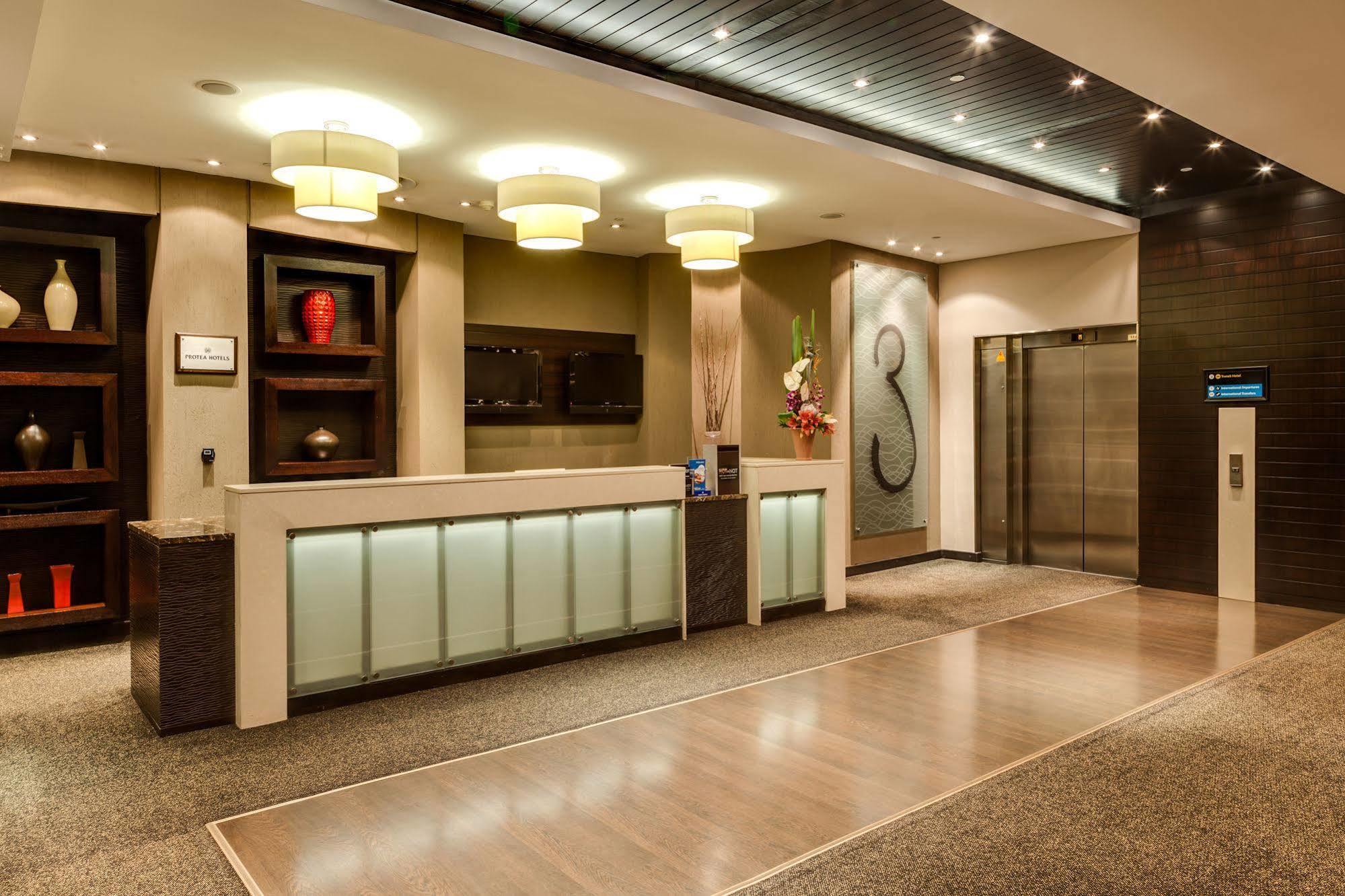 קמפטון פארק Protea Hotel By Marriott Transit O.R. Tambo Airport מראה חיצוני תמונה