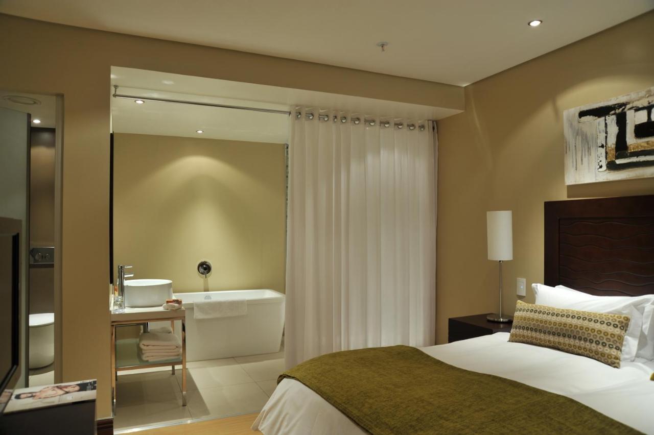 קמפטון פארק Protea Hotel By Marriott Transit O.R. Tambo Airport מראה חיצוני תמונה